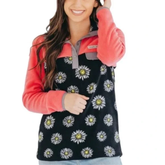 Simply Southern Daisy Pullover - Picture 1 of 9
